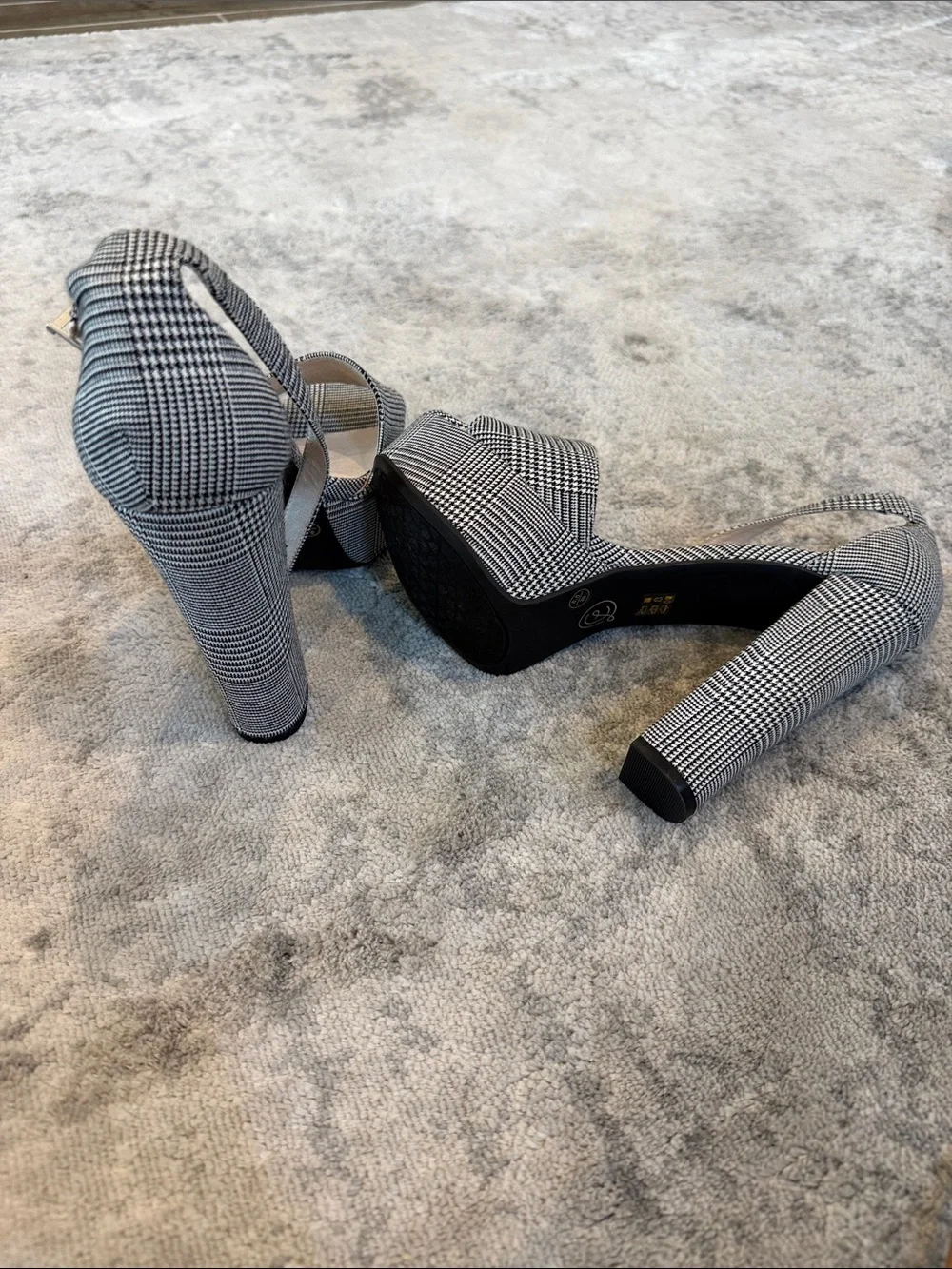 Chinese Laundry Black and White Plaid Platform Heels